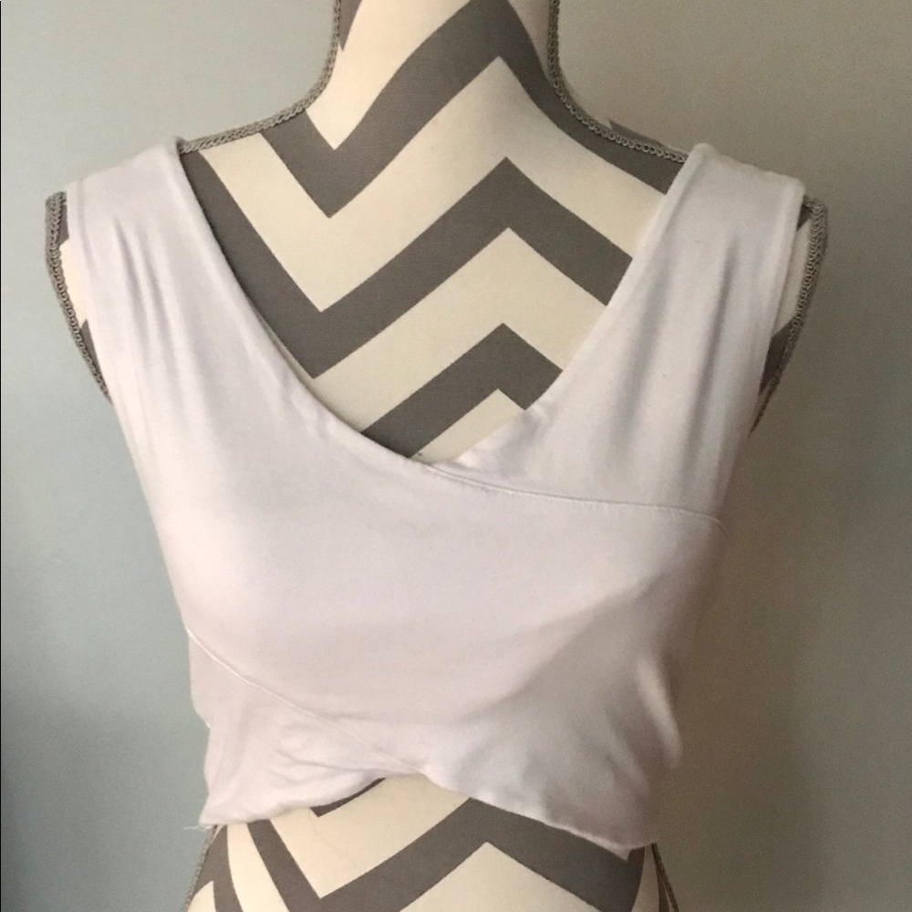 ⬇️$12 PacSun LA Hearts White Crop Top